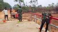Gotong Royong TNI AD dan Warga Selesaikan 90% Pembangunan Enam Jembatan ke Kampung Baad