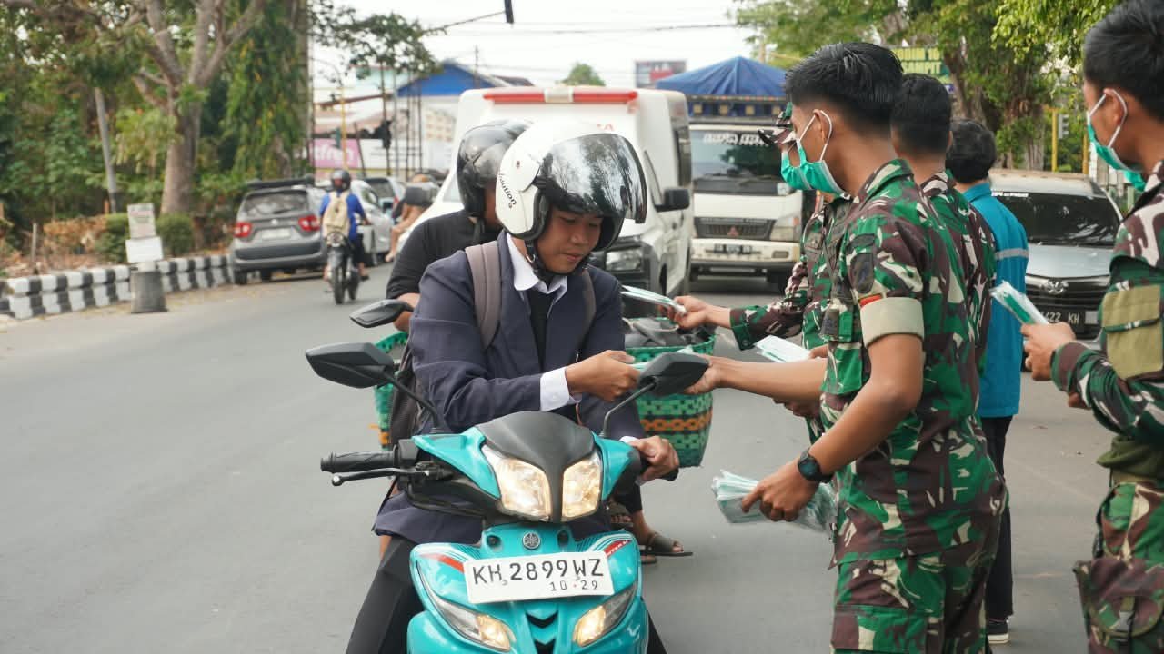 Aksi Sosial di Sampit: Ribuan Masker Dibagikan oleh Kodim dan Polres