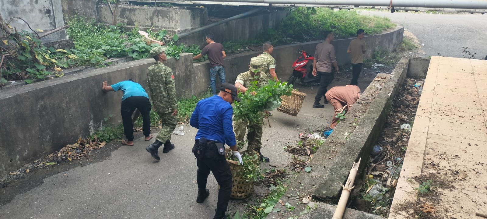 Kodim 0107/Aceh Selatan Ajak Warga Bersih-Bersih Lewat 'TNI Peduli Sampah'
