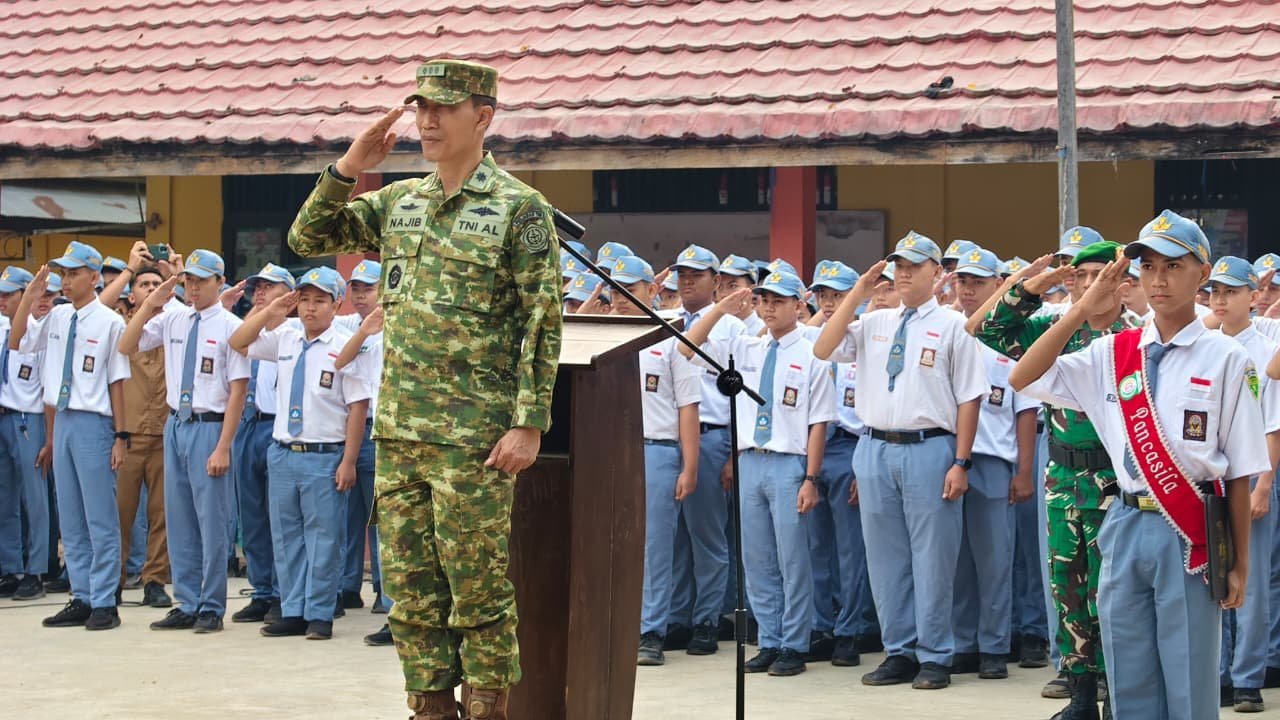 Tim Mabes TNI Latih 250 Pelajar SMKN 1 Paringin Tangani Ancaman Karhutla