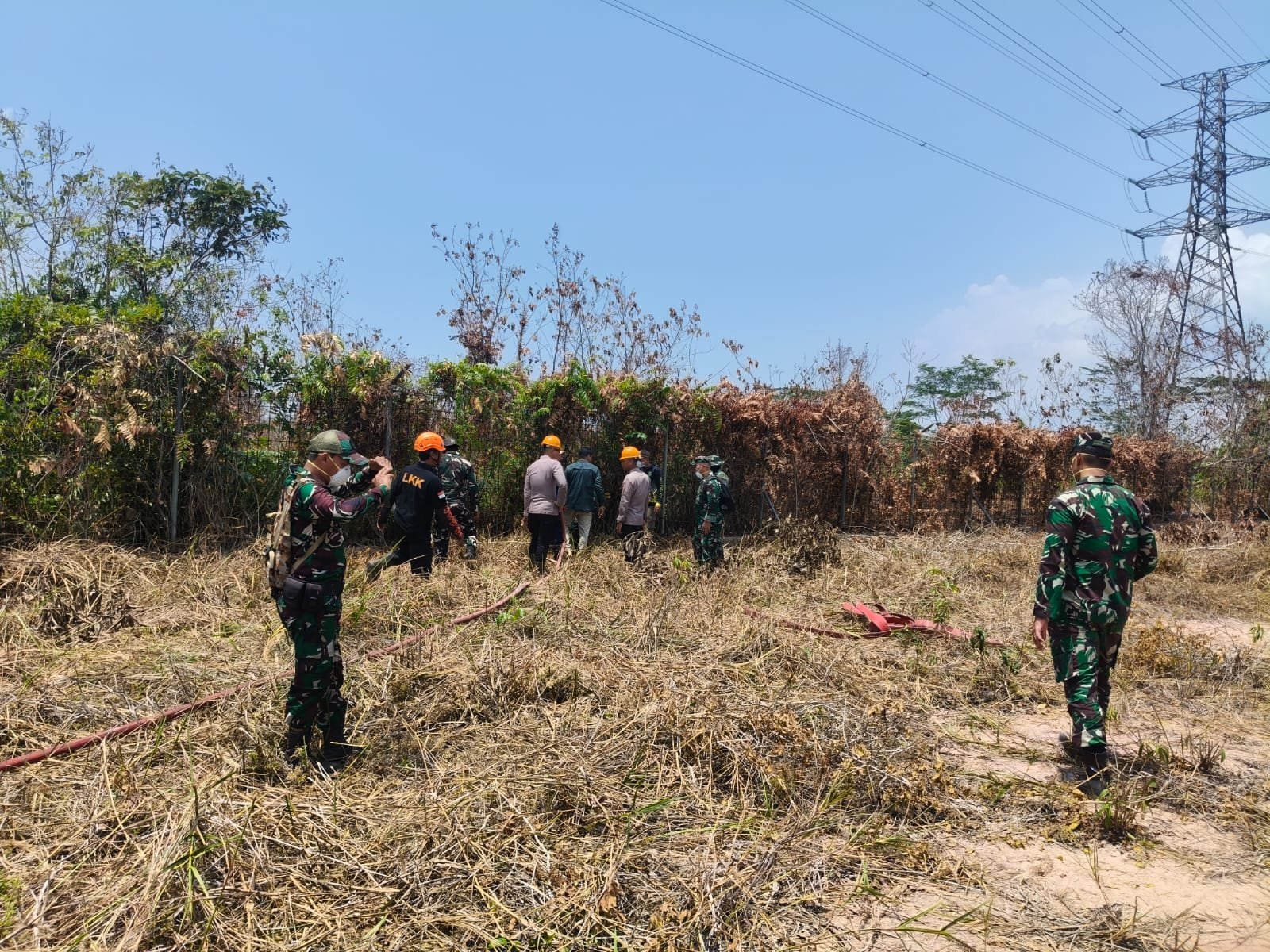 Titik Api Ditemukan, Tim Mabes TNI Langsung Padamkan Karhutla di Sangatta Utara