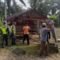Babinsa Tadu Raya Ikut Serta Bangun Pos Kamling di Desa Rantau Selamat