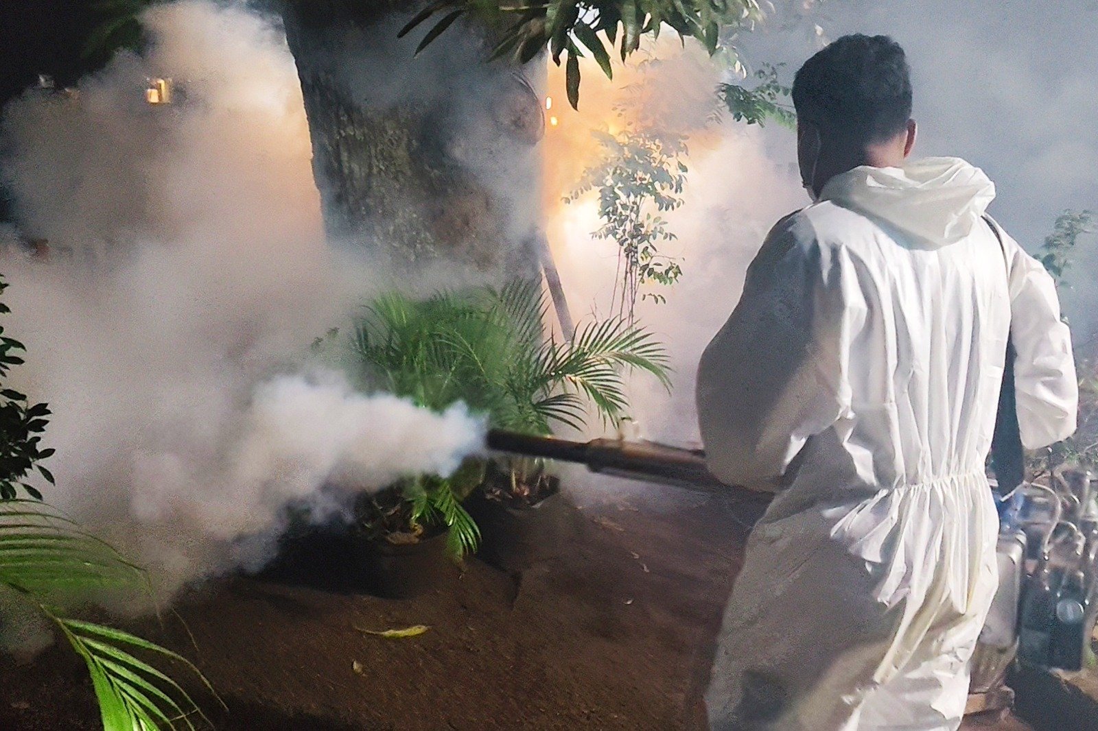 Fogging Massal di Asrama Makodim 1707/Merauke Cegah DBD dan Malaria