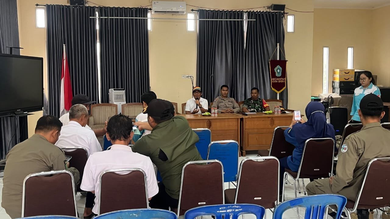 Koordinasi Antisipasi Karhutla, Babinsa Koramil Muara Bengkal Hadir di Rapat Kecamatan