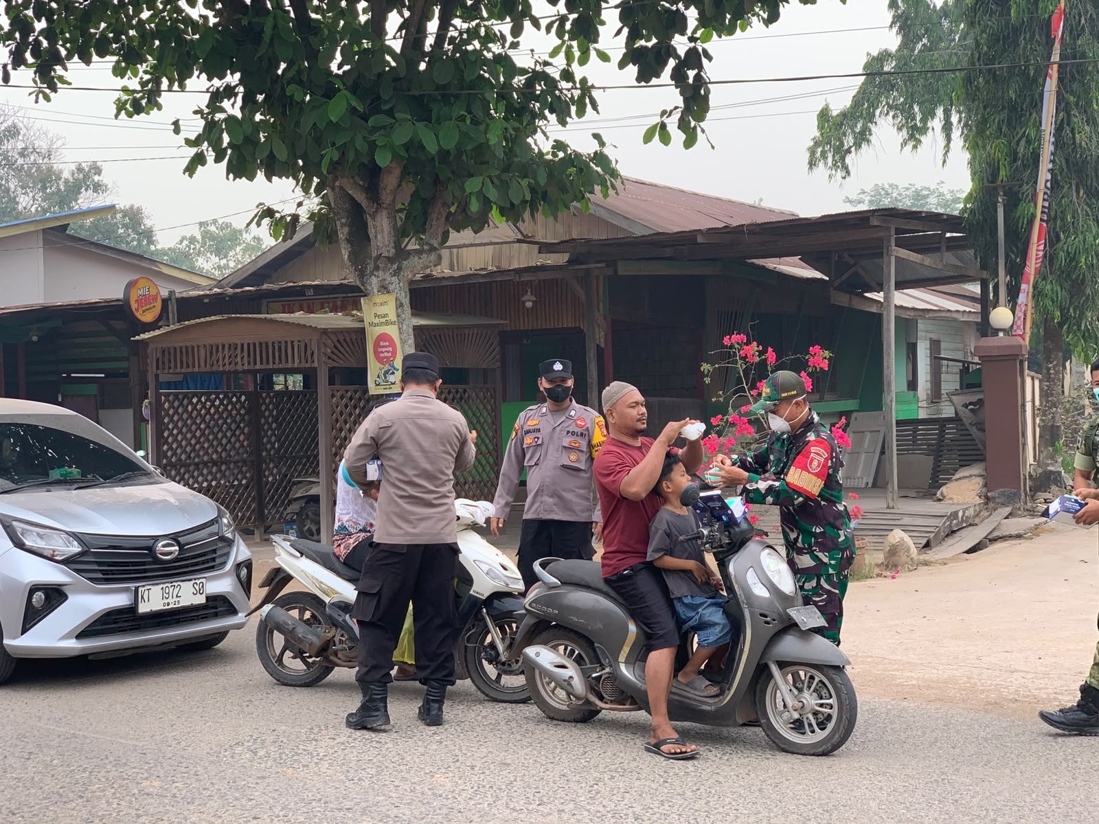 Aksi Sosial: 1.000 Masker Dibagikan di Jalan Poros Bengalon–Kaliorang