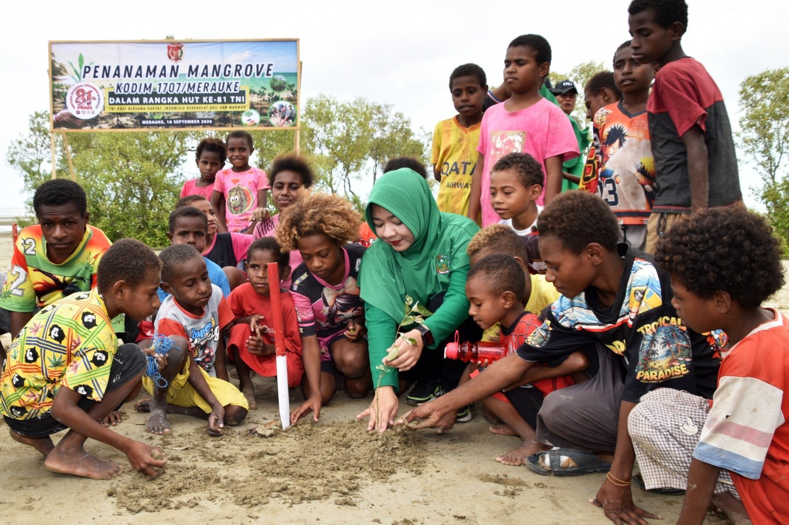 Ratusan Bibit Mangrove Ditanam Kodim 1707/Merauke di Pantai Payum