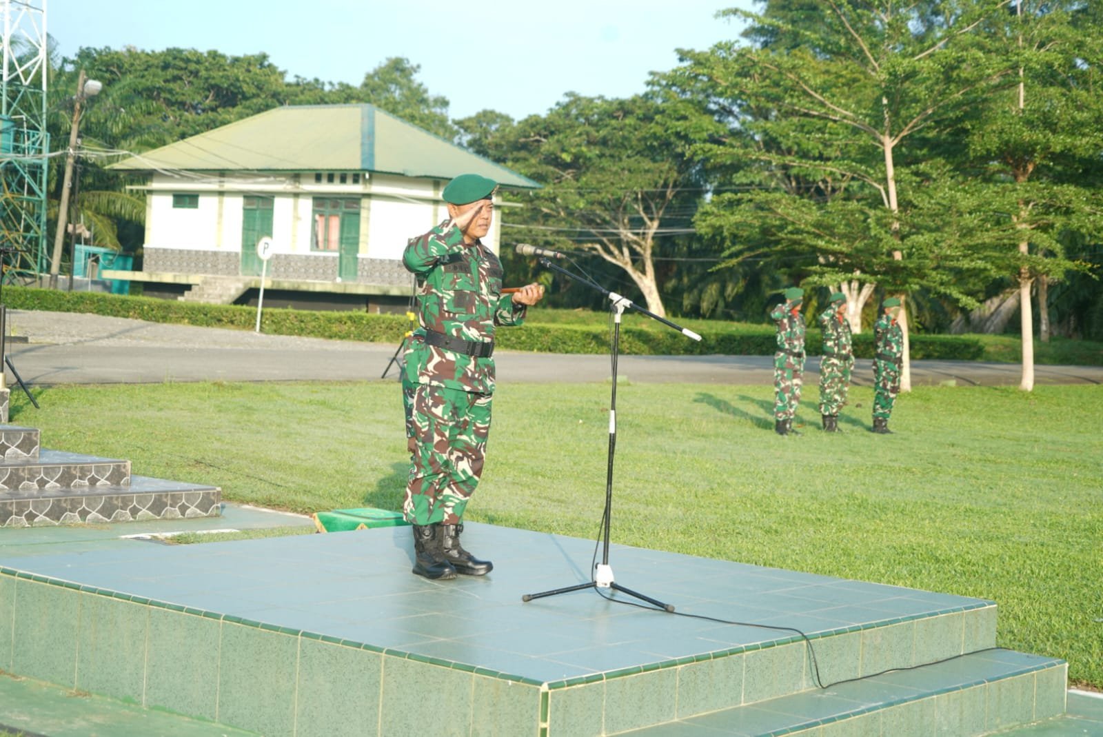 Korem 012/TU Laksanakan Upacara Bendera Mingguan di Lapangan Makorem