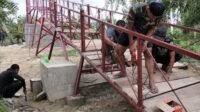 Lantai Jembatan Perintis Serasah-Cibubukan Dikerjakan Kodim, Yon TP dan Warga