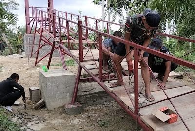 Lantai Jembatan Perintis Serasah-Cibubukan Dikerjakan Kodim, Yon TP dan Warga