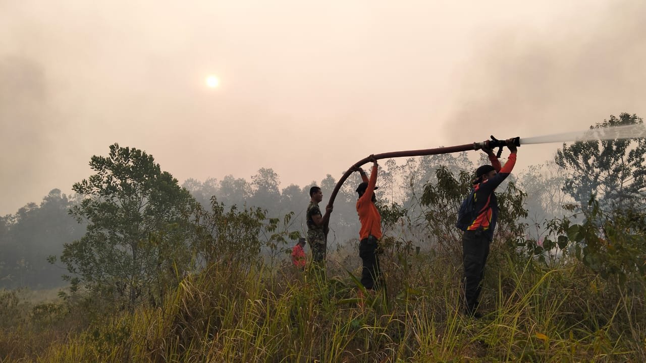 Karhutla di Batu Piring Padam Setelah Droping Air dari Mobil Tangki