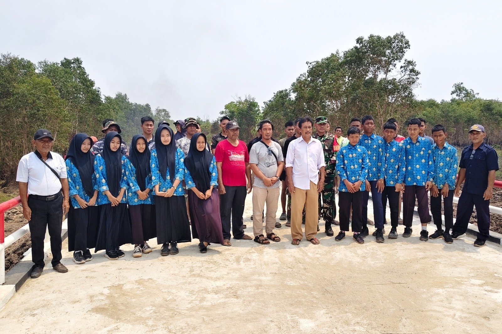 Jembatan Aramco Selesai, Anak Sekolah dan Petani di Harapan Makmur Diuntungkan