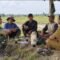 Komunikasi Sosial Babinsa di Meunasah Dayah Fokus Jaga Kamtibmas dan Lingkungan Sawah
