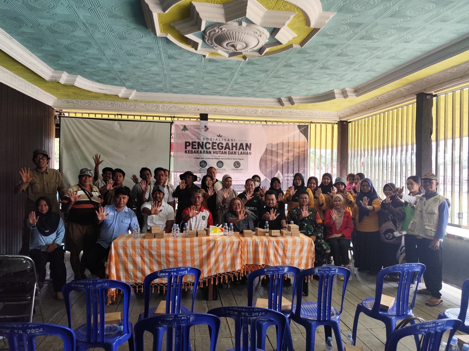 Sosialisasi Karhutla di Nehas Liah Bing, Babinsa Ajak Warga Tanggap Kebakaran