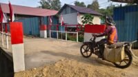 Pantau Jembatan Beton Martadinata, Babinsa Ingatkan Pengendara Waspada Pantau Jembatan Beton Martadinata, Babinsa Ingatkan Pengendara Waspada