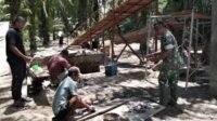 Penyusunan Papan dan Perakitan Besi: Tahap Terbaru Pembangunan Jembatan Cibubukan-Serasah Penyusunan Papan dan Perakitan Besi: Tahap Terbaru Pembangunan Jembatan Cibubukan-Serasah