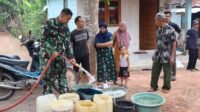 TNI dari Kodim 1010/Tapin Kirim 5.000 Liter Air ke Kampung Balunan