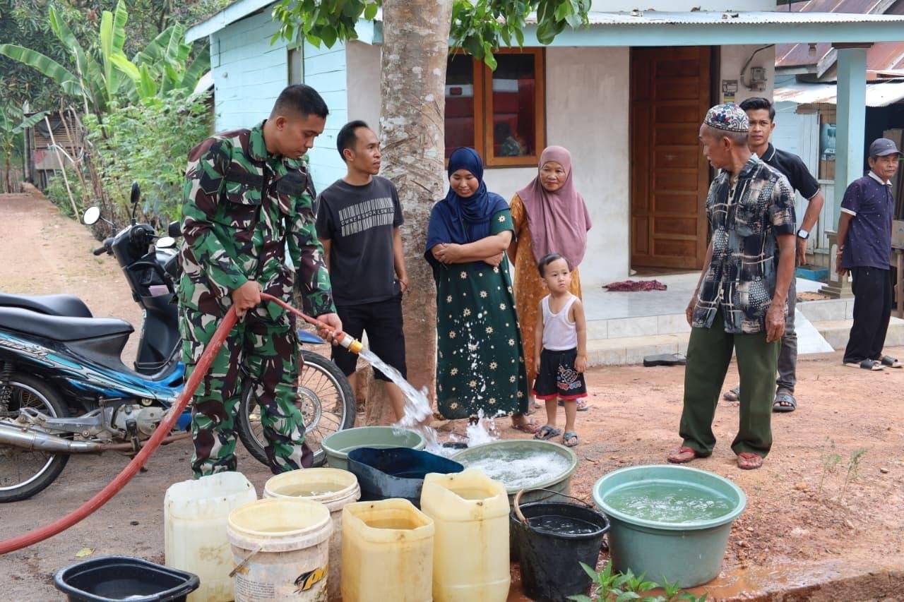 TNI dari Kodim 1010/Tapin Kirim 5.000 Liter Air ke Kampung Balunan