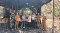 Dampingi Warga Korban Kebakaran, Babinsa Pastikan Bantuan BPBD Tersalurkan Dampingi Warga Korban Kebakaran, Babinsa Pastikan Bantuan BPBD Tersalurkan