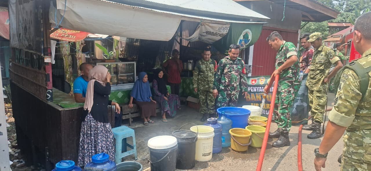 Bantu Warga Kekeringan, Kodim 1001/HSU-BLG Gelar Distribusi Air Bersih