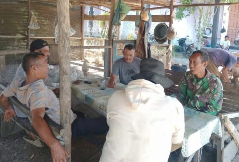 Upaya Persuasif Babinsa Koramil 01/Kuala untuk Perkuat Ketertiban di Desa Pulo Ie