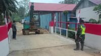 Babinsa Awasi Perlintasan Alat Berat di Martadinata untuk Lindungi Akses Warga Babinsa Awasi Perlintasan Alat Berat di Martadinata untuk Lindungi Akses Warga
