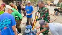 TNI Hadir Membantu, Program Batola Peduli Salurkan Air Bersih untuk Warga Purwosari Baru TNI Hadir Membantu, Program Batola Peduli Salurkan Air Bersih untuk Warga Purwosari Baru