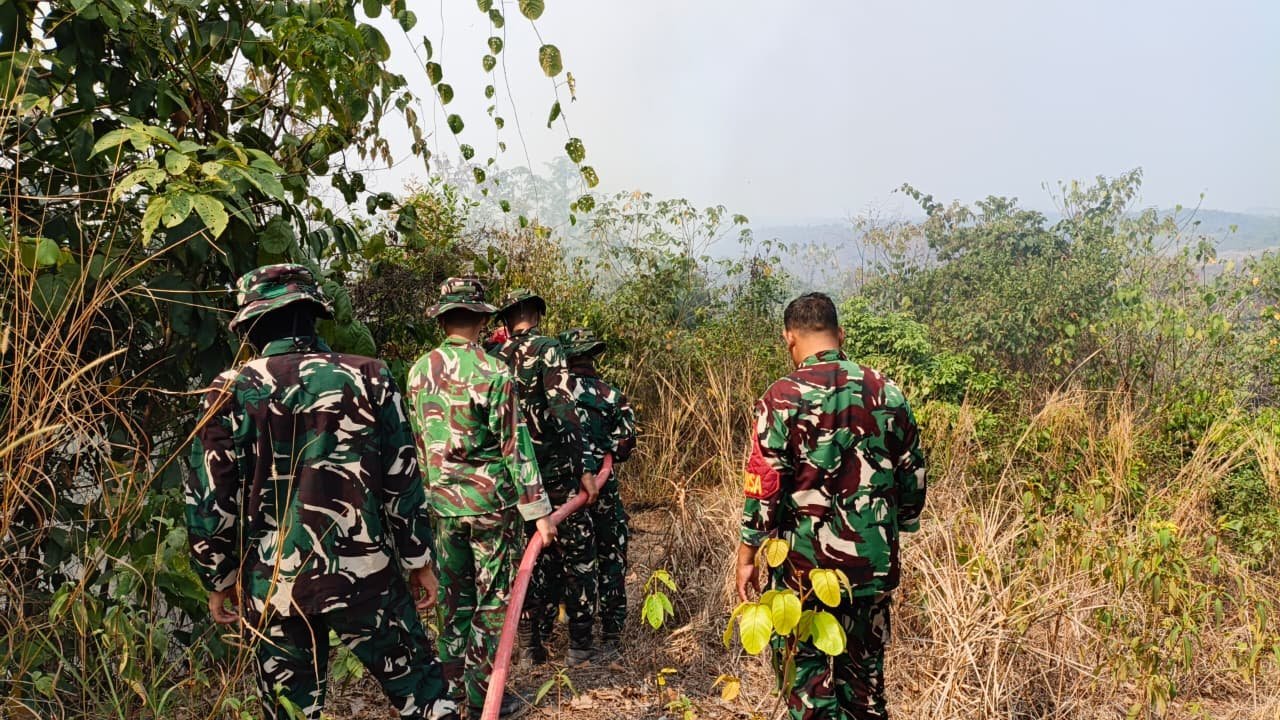 Dandim 0909/Kutai Timur-Gerak Cepat Padamkan Karhutla di Muara Bengalon