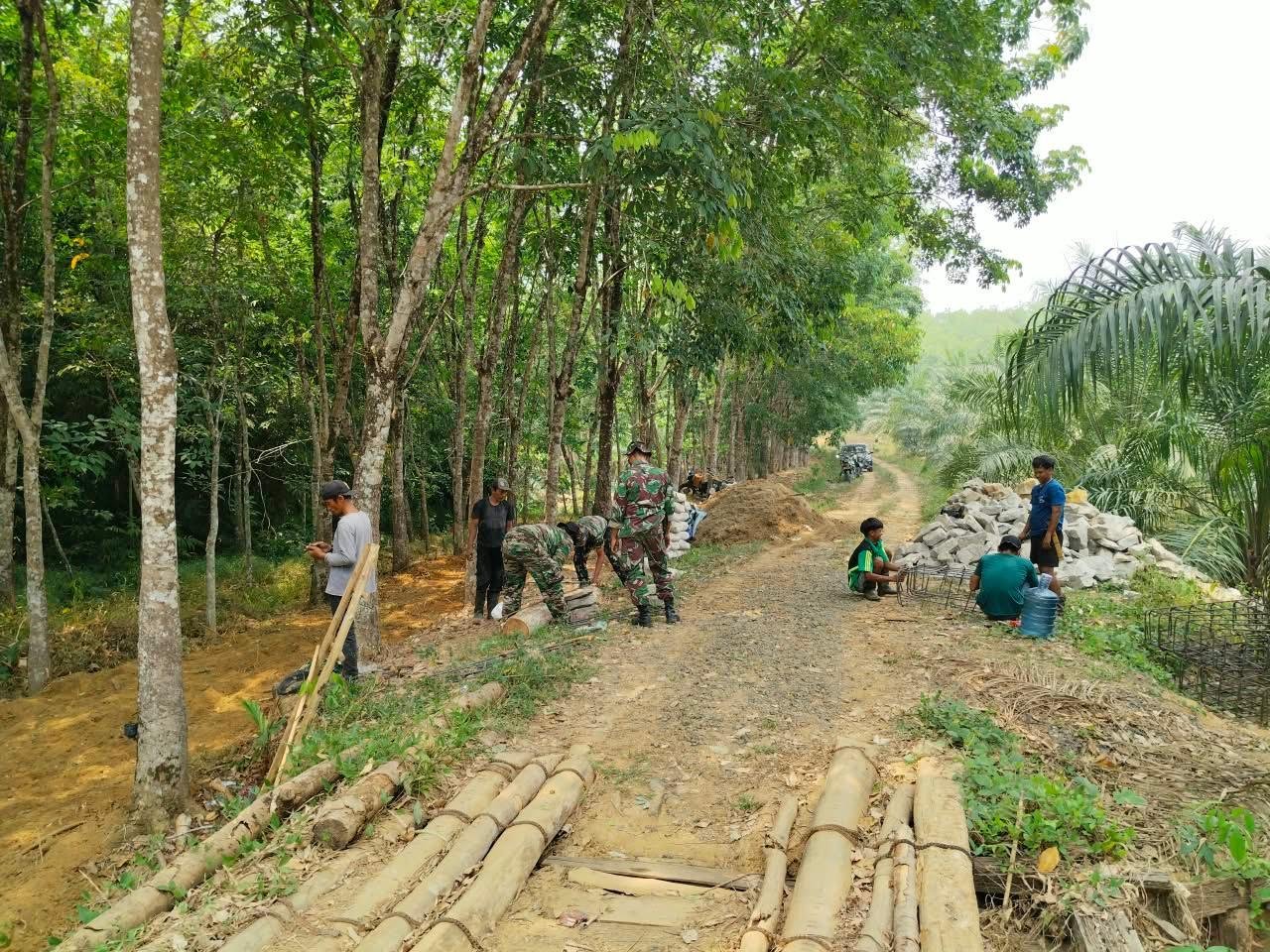 Mulai Pembangunan Jembatan Garuda Tahap VII, TNI Libatkan Warga Salam Babaris