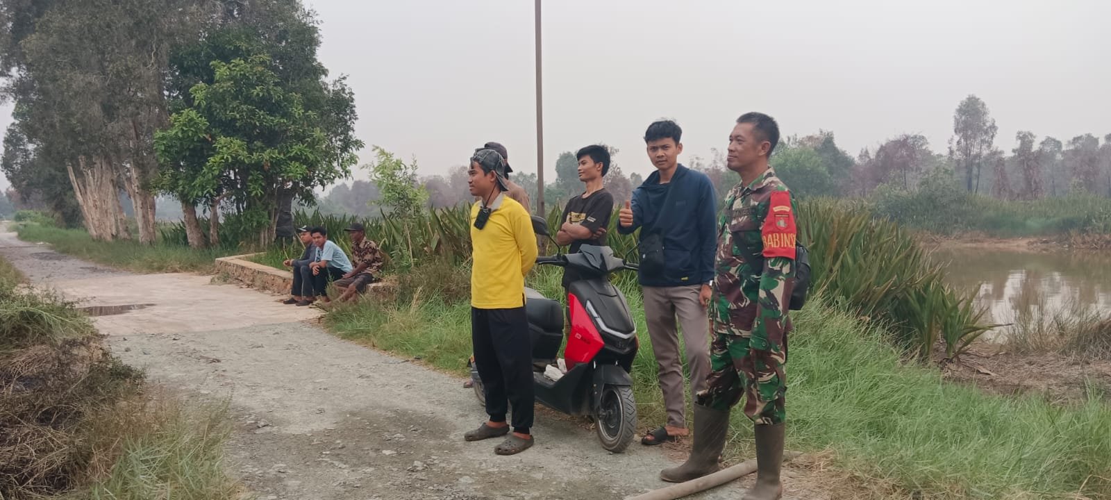 ‎Jaga Wilayah Tetap Aman, Babinsa Mandastana Laksanakan Patroli dan Sosialisasi Karhutla