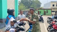 Jumat Berkah di Supiori, Prajurit Yonif TP 859/RBK Berbagi dengan Jemaah Masjid An-Nur Jumat Berkah di Supiori, Prajurit Yonif TP 859/RBK Berbagi dengan Jemaah Masjid An-Nur