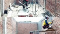Karya Bakti di Beurawang, Babinsa dan Warga Bergotong Royong Bangun Rumah Karya Bakti di Beurawang, Babinsa dan Warga Bergotong Royong Bangun Rumah