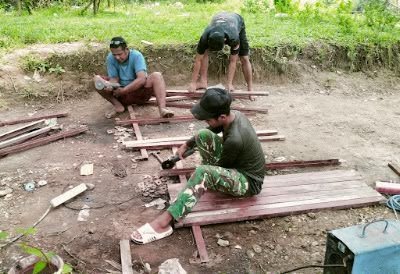 Gotong Royong Rakit Besi Jembatan Perintis Serasah–Cibubukan Libatkan Kodim 0109/Aceh Singkil