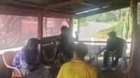 Komsos di Lhok Glumpang, Babinsa Ajak Warga Waspadai Isu Pemecah Persatuan