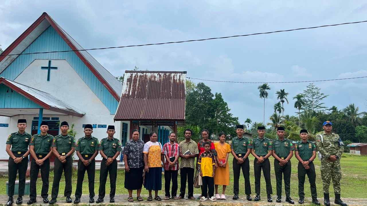 Dari Bakti Sosial hingga Pesan Persaudaraan, Yonif TP 859/RBK Hadir di Tengah Jemaat Gereja
