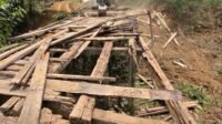 Awasi Pembongkaran Jembatan Martadinata, Babinsa Dukung Pembangunan Beton Garuda