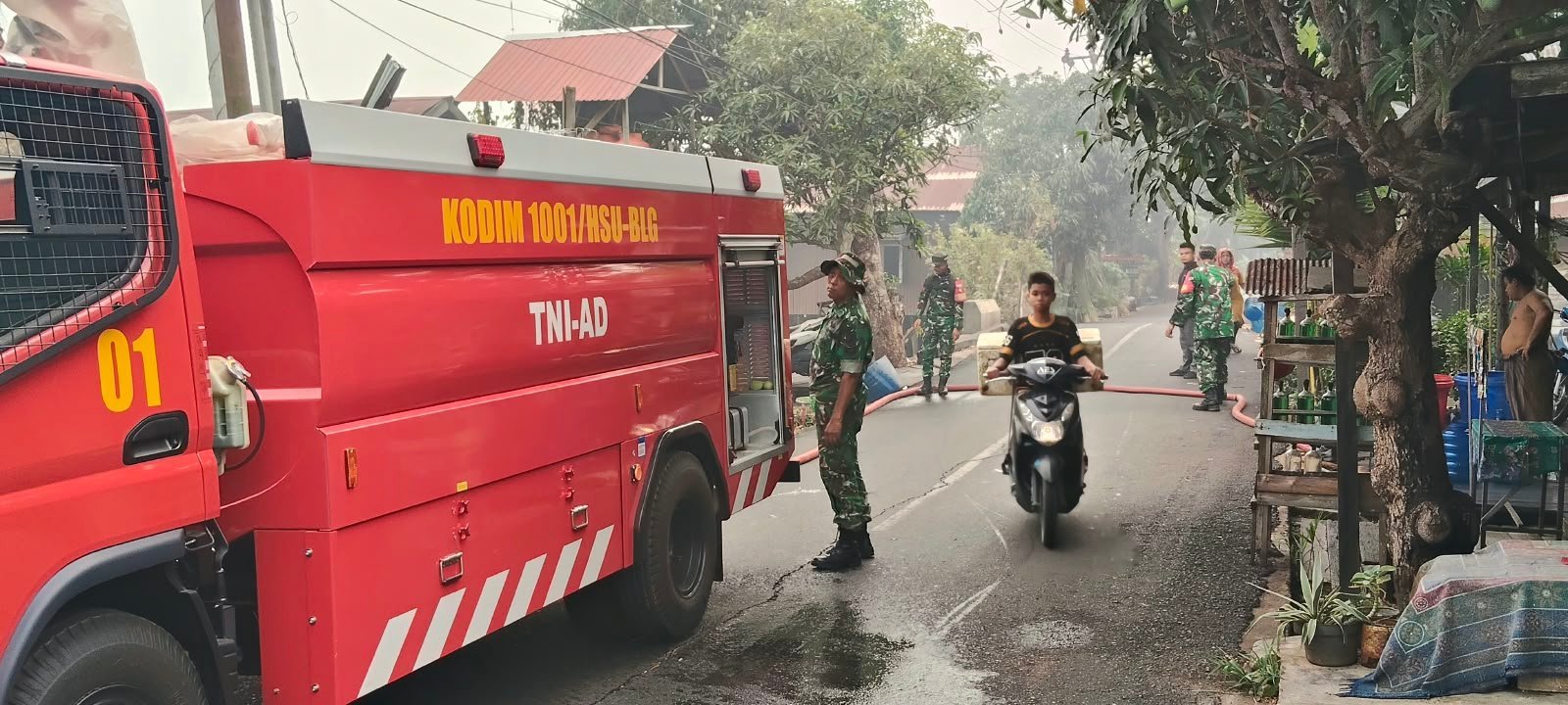 Distribusi 8.000 Liter Air oleh Kodim 1001/HSU-BLG untuk Warga Pulau Tambak