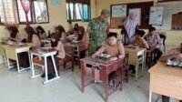 Pantau Kualitas dan Distribusi, Babinsa Dampingi Penyaluran MBG di Beutong Pantau Kualitas dan Distribusi, Babinsa Dampingi Penyaluran MBG di Beutong
