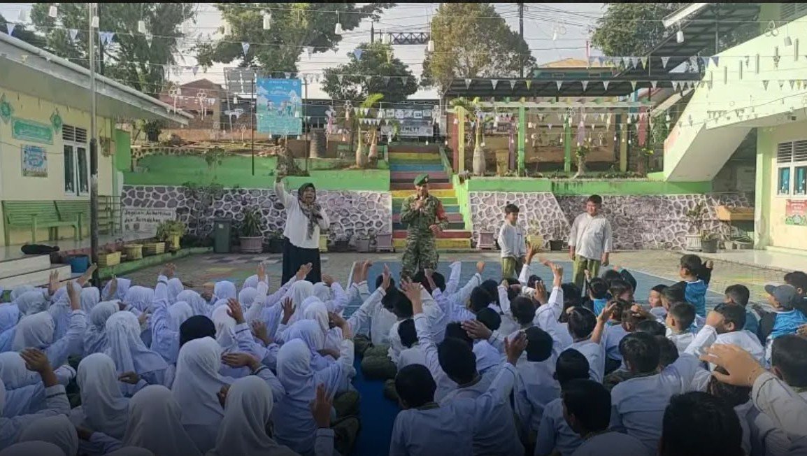 Di SDN 6 Sabang, Babinsa Pelda Syafrial Tekankan Disiplin dan Cinta Tanah Air