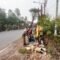Babinsa dan Warga Kerja Bakti Bersihkan Jalan Empat Desa di Tapin Selatan