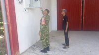 Babinsa Pantau KDMP Pasie Raya, Pastikan Kebersihan dan Keamanan Barang Koperasi