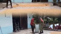 Dari Mengangkat hingga Menata Padi, Babinsa Ujong Nga Ringankan Pekerjaan Warga