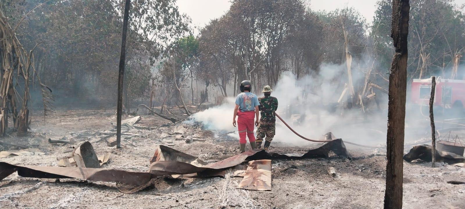 Padamkan Api di Baringin A, Tim Gabungan Selamatkan Lahan Dua Hektare