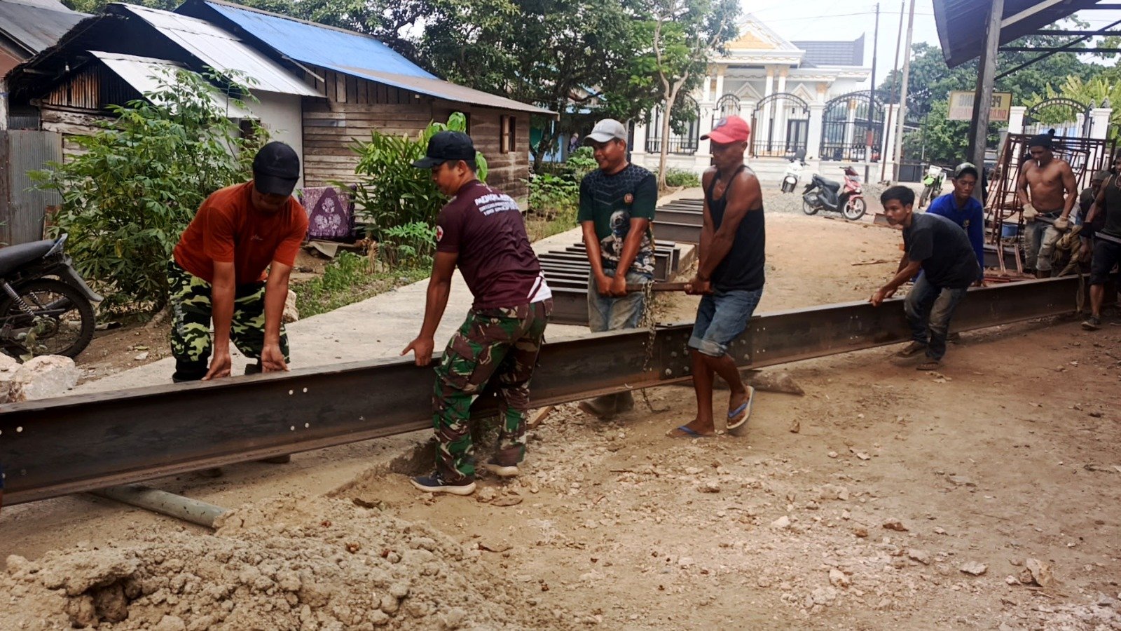 Gotong Royong TNI dan Warga, Konstruksi Jembatan Garuda Karang Jawa Muka Terus Dikebut