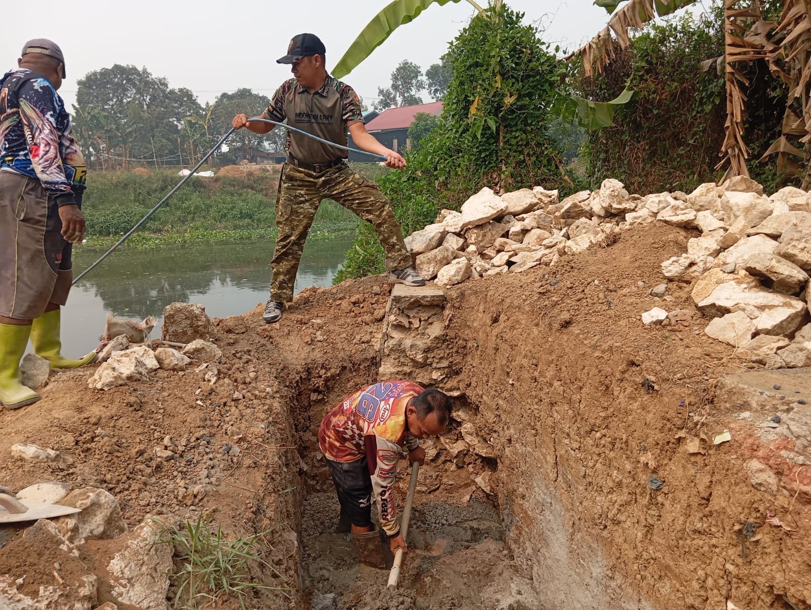 Jembatan Garuda di Sungai Durait Tengah Mencapai 11%: Material Besi untuk Abutmen Sedang Dikirim
