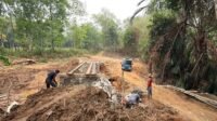 Pelaksanaan Gotong Royong Capai 40%, Jembatan Garuda Dinilai Kunci Akses Antar Desa Pelaksanaan Gotong Royong Capai 40%, Jembatan Garuda Dinilai Kunci Akses Antar Desa