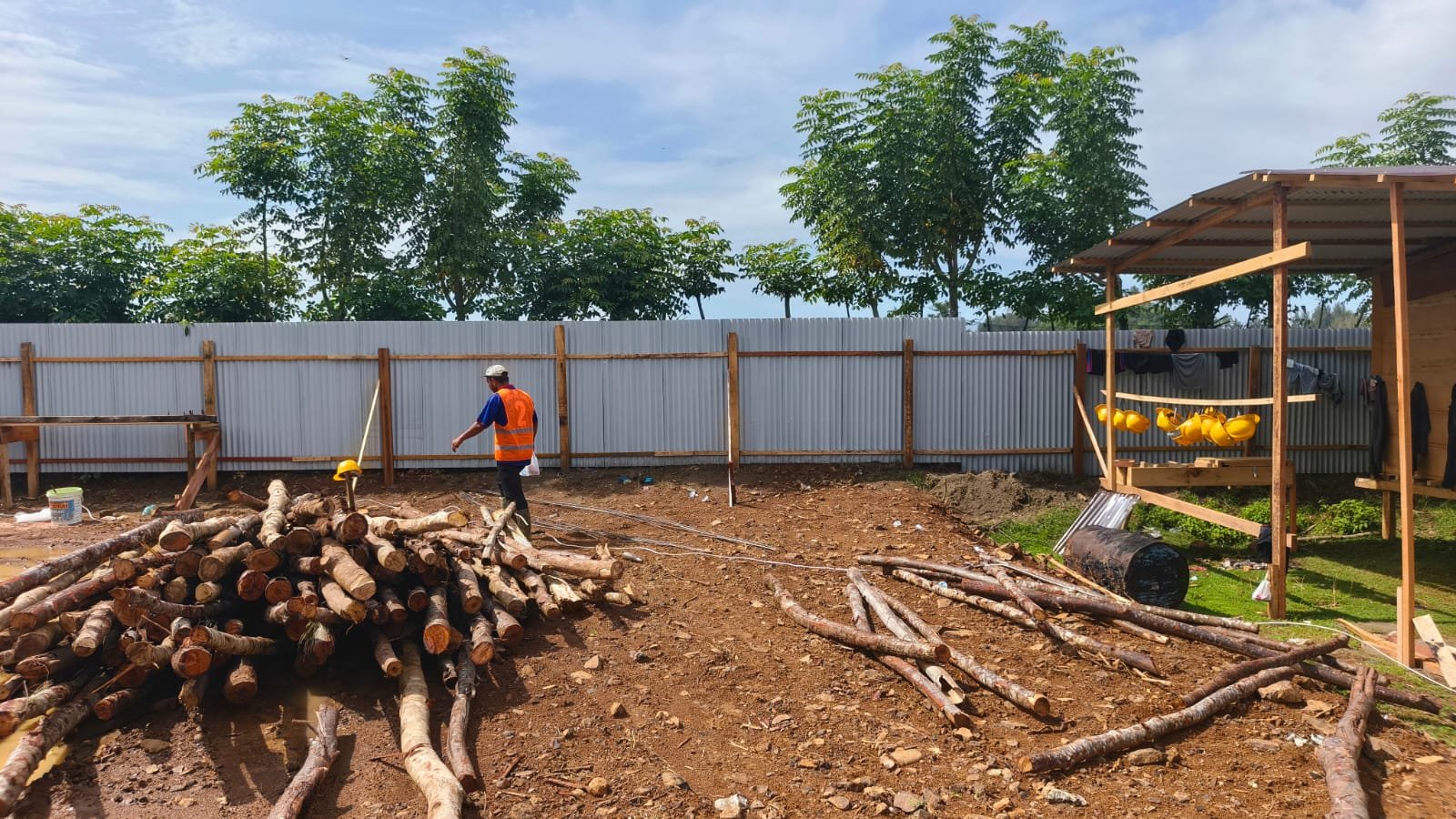 Meski Diguyur Hujan Lebat, Kodim 0114/Aceh Jaya Bersama Bupati, Kapolres Dan Forkopimda Tinjau Pembersihan Lokasi SNT