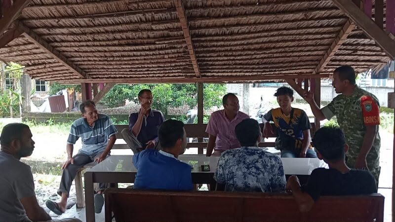Upaya Babinsa Kodim 0116/Nagan Raya Redam Dampak Judi Online di Desa Binaan