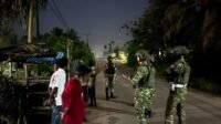 Malam Tetap Terjaga, Demi Masyarakat Merasa Aman, Patroli Yonif TP 859/RBK Hadir di Kampung Wakre