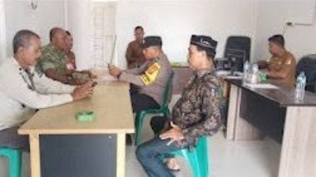 Upaya Deteksi Dini, Babinsa Tadu Raya Gelar Komsos dengan Aparatur Desa Babarot