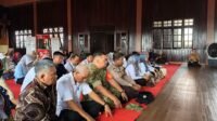 Siapkan Sosialisasi, OJK Koordinasi dengan Masyarakat Adat Kutai di Rumah Adat Sangatta Utara